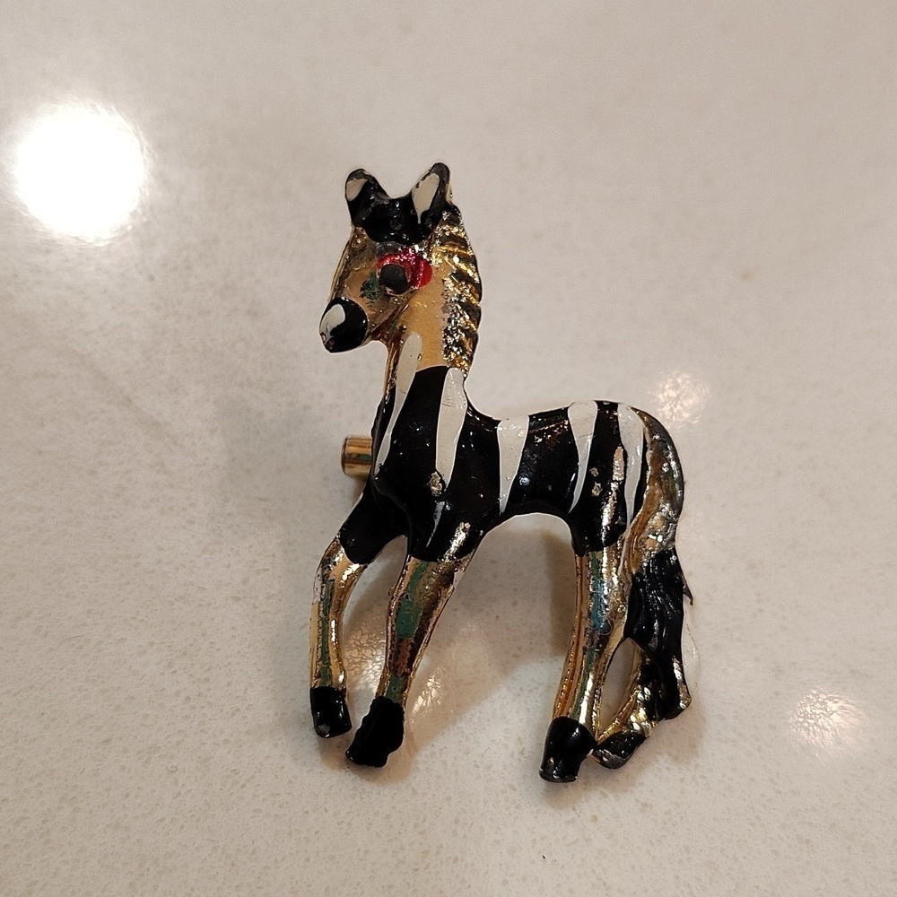 Zebra brooch enamel with pink stone eye
